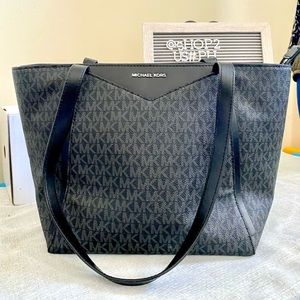 AUTHENTIC MICHAEL KORS WHITNEY SIGNATURE SMALL TOP ZIP TOTE **FIRM**